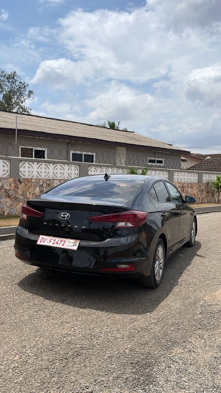 2020 Hyundai Elantra — photo 8
